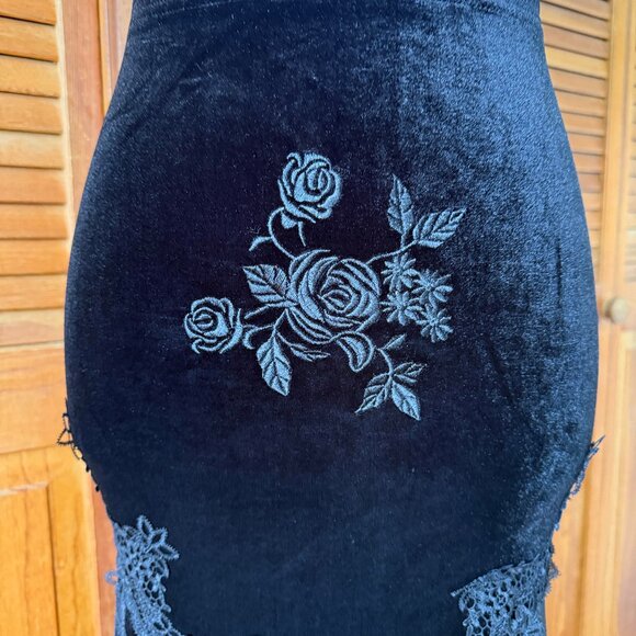 Gothic Victorian Visual Kei Velvet & Lace Black Rose Fury Mermaid Long Skirt - Picture 3 of 8